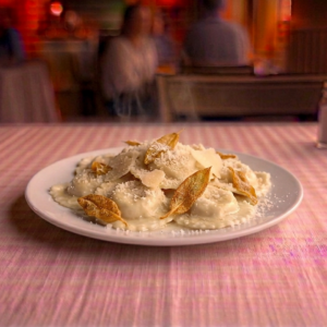 Ravioli alla zucca, burro, salvia, pecorino
